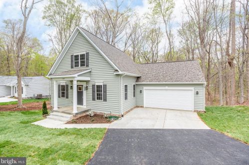 1504 Candlewood St, Fredericksburg, VA 22407-4817