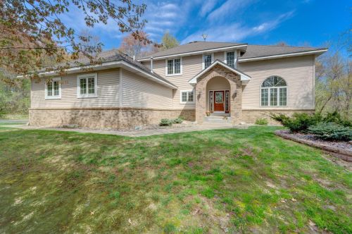 1420 Thelen Farm Trl, Hudson, WI 54082-2062