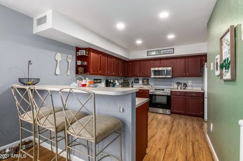 501 Sunrise Dr, Gilbert AZ  85233-6732 exterior