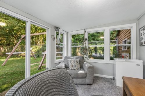 237 Magill Rd, Zelienople PA  16063-3015 exterior