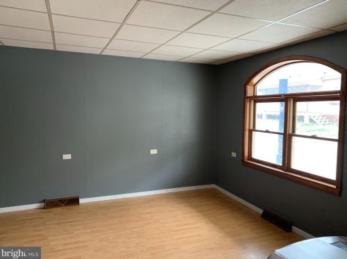 25 1st St, Academia, PA 17082-9714