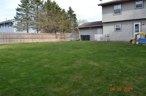 328 Foxmead Dr, Waterford WI  53185-4427 exterior