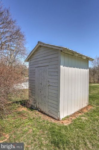 210 Hoernerstown Rd, Hummelstown PA  17036-9503 exterior