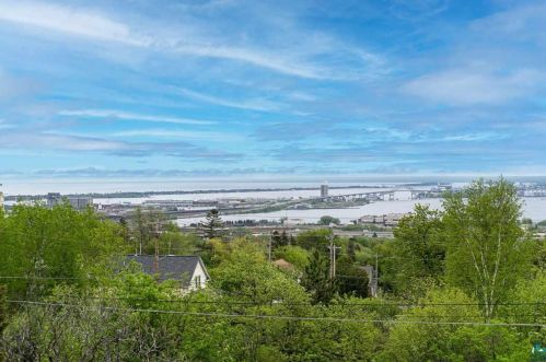 2706 11th St, Duluth, MN 55806-1105