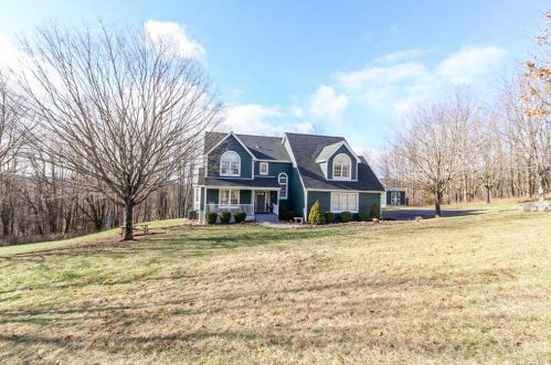 17 Noble Hill Dr, Poughquag, NY 12570-5036