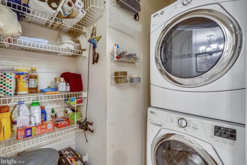 5565 Seminary Rd, Falls Church VA  22041-3558 exterior