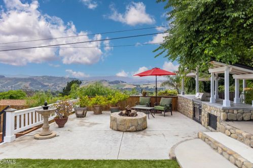 65 Valley View Dr, Oak View, CA 93022-9638