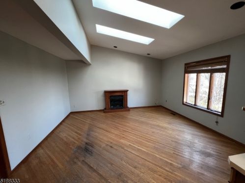 26 Robinson Dr, West Paterson NJ  07424-2929 exterior