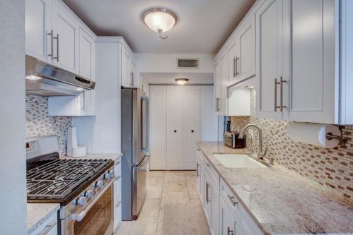 4200 Rivers Edge Cir, Milwaukee WI  53209-1122 exterior