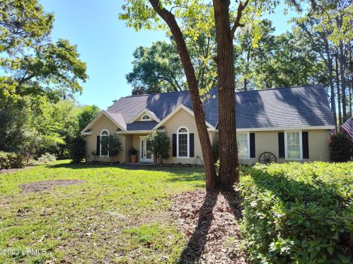 130 Francis Marion Cir, Beaufort, SC 29907-1930