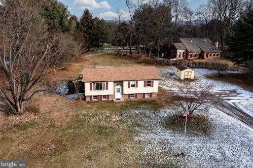 1485 Breezeview Ln, Pottstown, PA 19465-8290