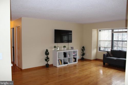 11 Chamberlin Ct, Trenton, NJ 08648-2621