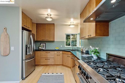 6730 Heartwood Dr, Oakland CA  94611-2337 exterior