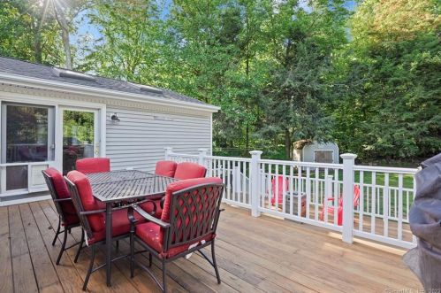 33 Windsor Rd, Huntington CT 06484-5022 exterior