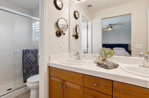 242 Meandering Ln, Turlock CA  95382-7354 exterior