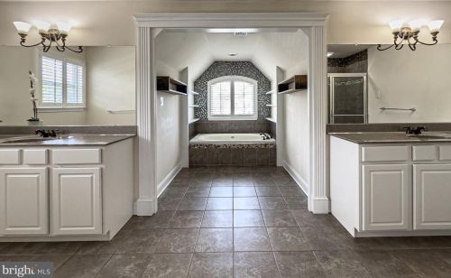 1 Cobalt Ct, Swedesboro NJ  08085-3644 exterior