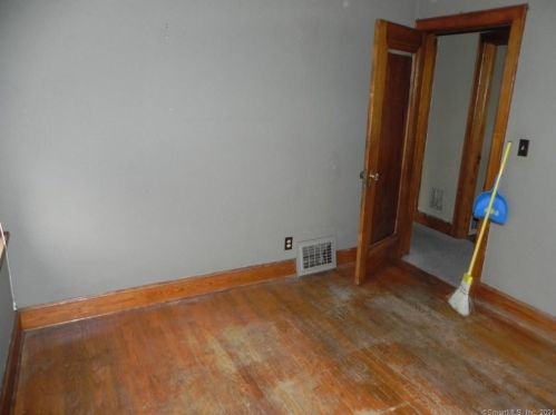 8 Lockwood Ln, Norwalk CT  06851-5818 exterior