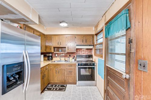 22 Stuart Dr, East Brunswick NJ  08816-3808 exterior