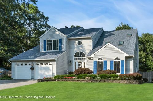 39 Orchard Ct, Bricktown, NJ 08724-4396
