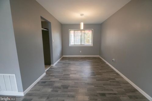 18 Manorhouse Dr, Trenton NJ  08638-1728 exterior