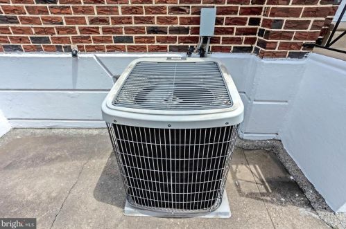 8932 Fairfield St, Philadelphia PA 19152-3405 exterior