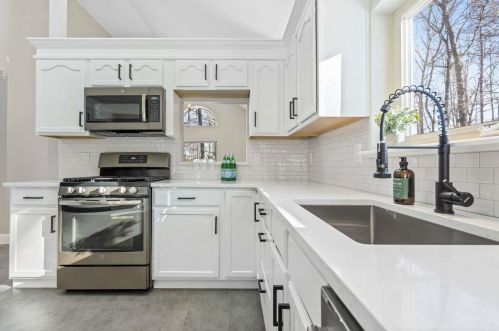 30 Caleb Dr, Danville NH  03819-3016 exterior