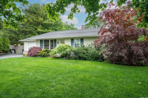 46 Sands Ln, Brookhaven, NY 11719-9710
