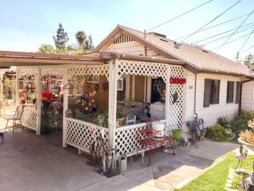 609 Bernard St, Bakersfield, CA 93305-3019
