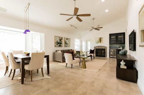 11909 Elfcroft Dr, Austin TX  78758-2241 exterior