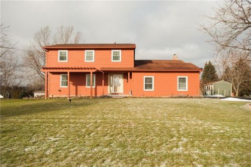 162 Victor Mendon Rd, Mendon, NY 14506-9717