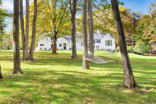74 Davids Hill Rd, Bedford Hills, NY 10507-2520