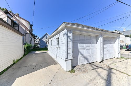 1218 35, Milwaukee WI 53215-1433 exterior