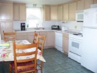 2 Philip Dr, South Kingstown, RI 02882-5416