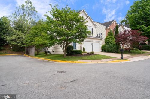 8801 Carpenters Hall Dr, Lorton, VA 22079-4719