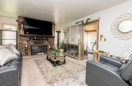 6936 89th St, Milwaukee WI  53224-4702 exterior