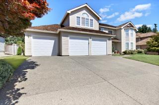 105 Eagle Ridge Dr, Puyallup, WA 98374-9217