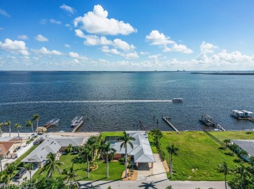 2242 8th Ave, Saint James City, FL 33956-2178