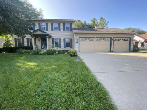 641 Skylark Dr, Oconomowoc, WI 53066-1776