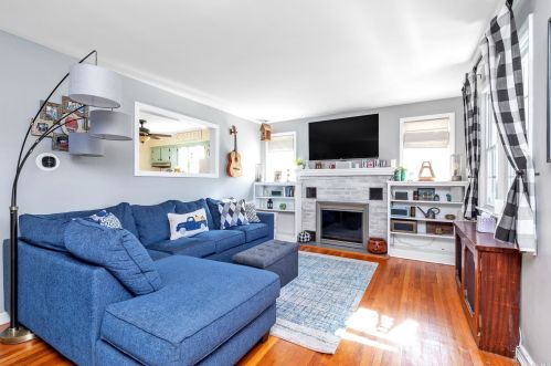 664 Madison Ave, North Lindenhurst, NY 11757-5837