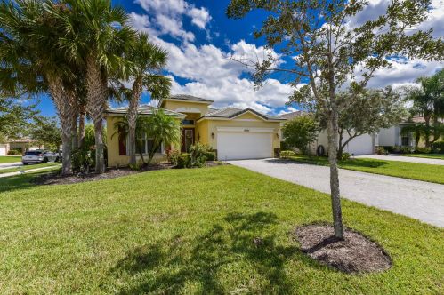 10004 Glenbrook Dr, Fort Pierce, FL 34987-2414