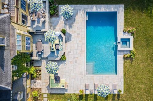 104 Old Beach Rd, Middletown, RI 02840-3347