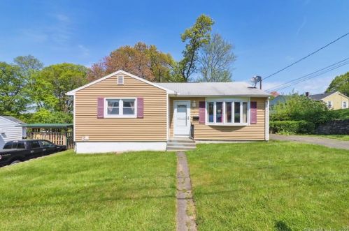16 Tree Hill Rd, Waterbury, CT 06708-3431