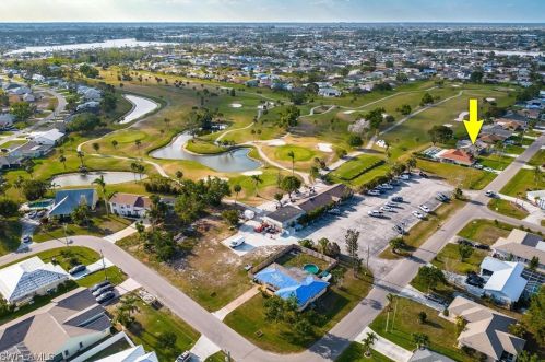 932 4th Pl, Cape Coral, FL 33990-1518