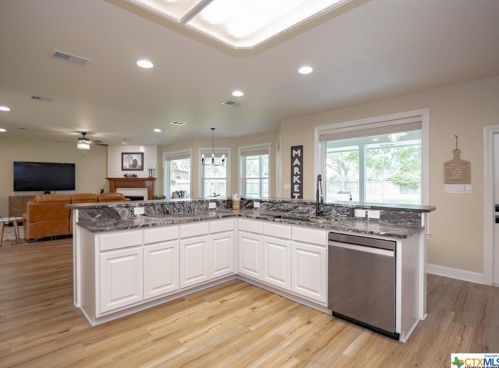 101 Legend Dr, Victoria TX  77904-3854 exterior