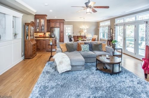 42 King George Rd, Warren NJ  07059-7045 exterior