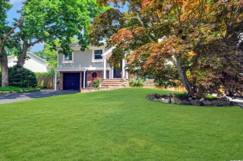 16 Rolan Ct, Islip Terrace, NY 11752-2411