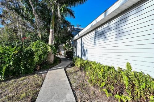 1369 Monarch Cir, Naples, FL 34116-6615