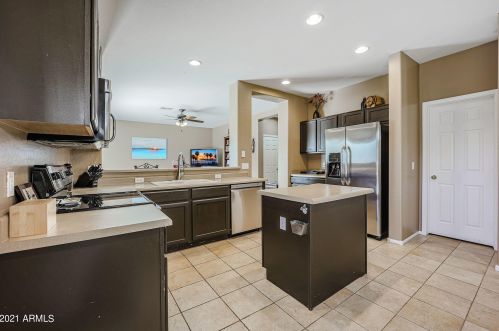 2575 Amber Sun Dr, Phoenix AZ 85085-5076 exterior