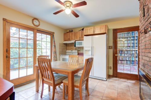 67 Lion Ln, Westbury NY  11590-6330 exterior