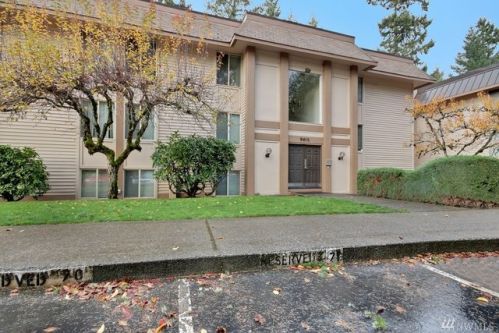 8601 Zircon Dr, Lakewood, WA 98498-4001